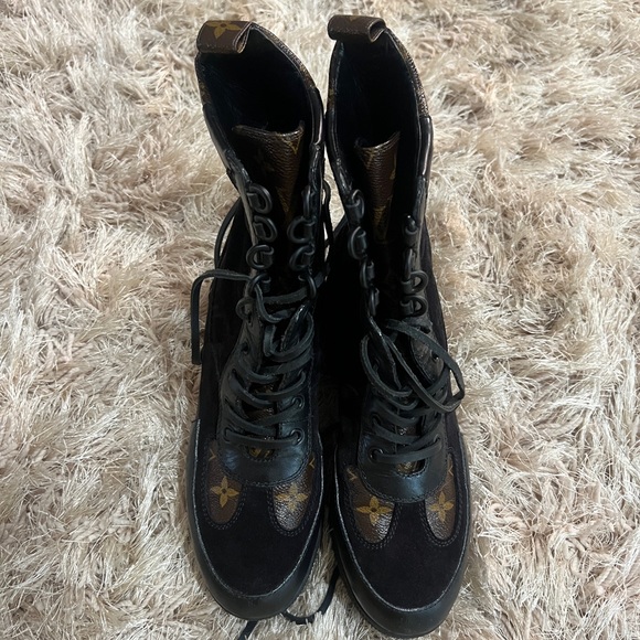Louis Vuitton
Lauréate lace up boots - Picture 5 of 9